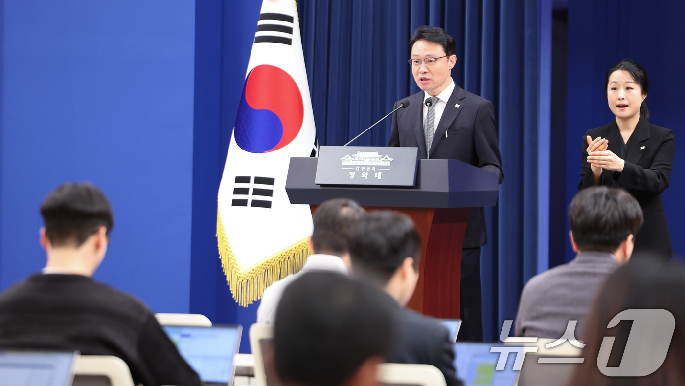 (서울=뉴스1) 허경 기자 = 이규연 홍보소통수석이 12일 청와대 춘추관에서 12·29 여객기 참사 관련 브리핑을 하고 있다. 2026.3.12/뉴스1