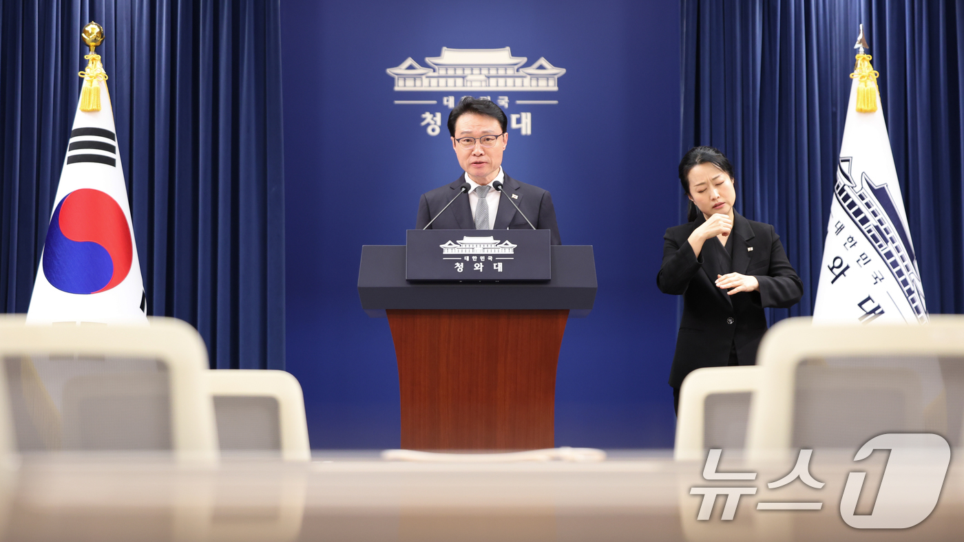 (서울=뉴스1) 허경 기자 = 이규연 홍보소통수석이 12일 청와대 춘추관에서 12·29 여객기 참사 관련 브리핑을 하고 있다. 2026.3.12/뉴스1