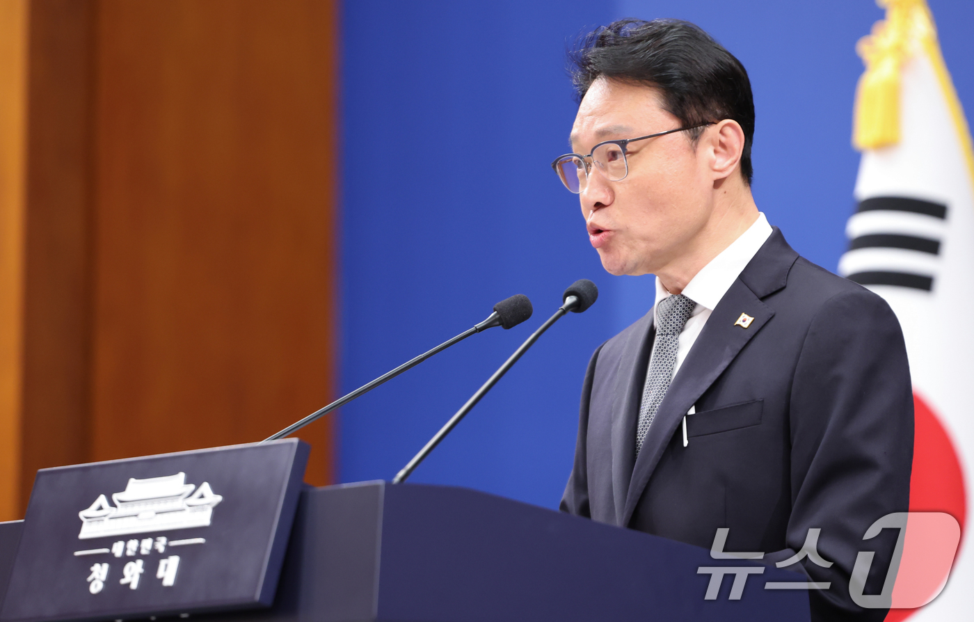 (서울=뉴스1) 허경 기자 = 이규연 홍보소통수석이 12일 청와대 춘추관에서 12·29 여객기 참사 관련 브리핑을 하고 있다. 2026.3.12/뉴스1