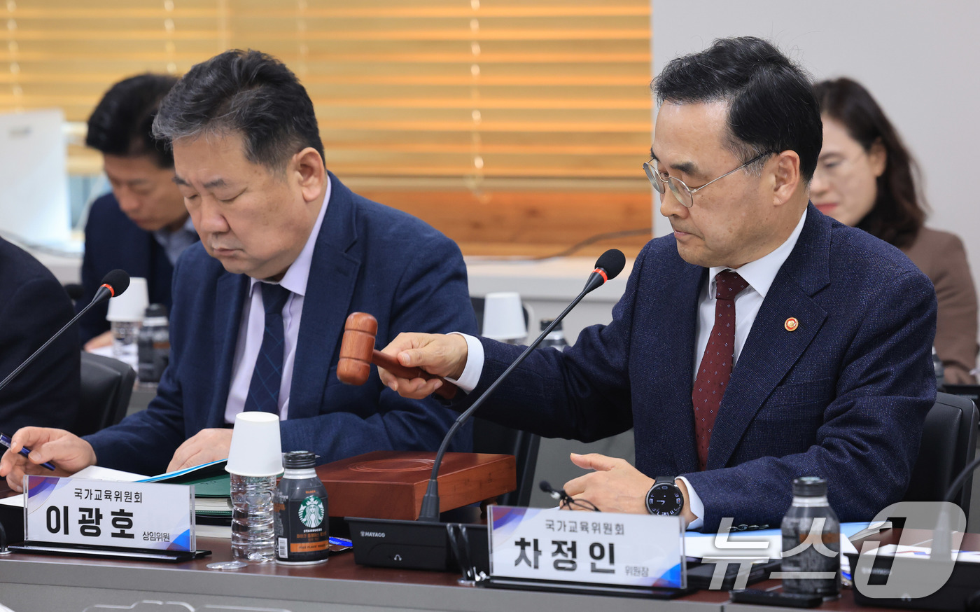 (서울=뉴스1) 임세영 기자 = 차정인 국가교육위원회 위원장이 12일 서울 종로구 정부서울청사에서 열린 국가교육위원회 제66차 회의에서 의사봉을 두드리고 있다. 2026.3.12/ …