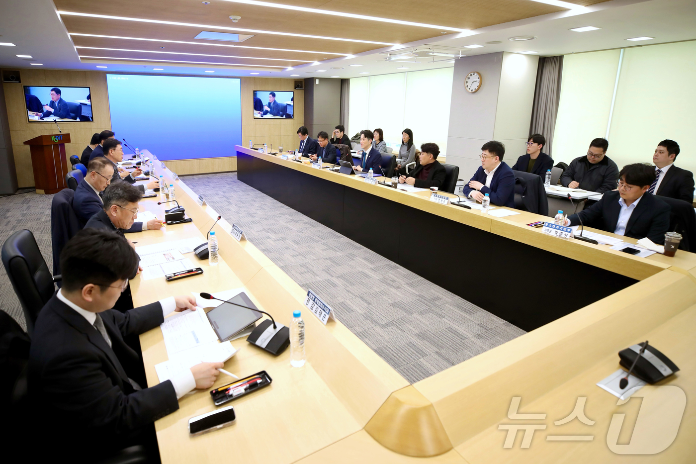 (서울=뉴스1) = 노용석 중소벤처기업부 제1차관이 12일 서울 마포구 프론트원에서 열린 ‘제3자 부당개입 문제해결 TF 4차 회의‘에서 모두 발언을 하고 있다. (중소벤처기업부 …