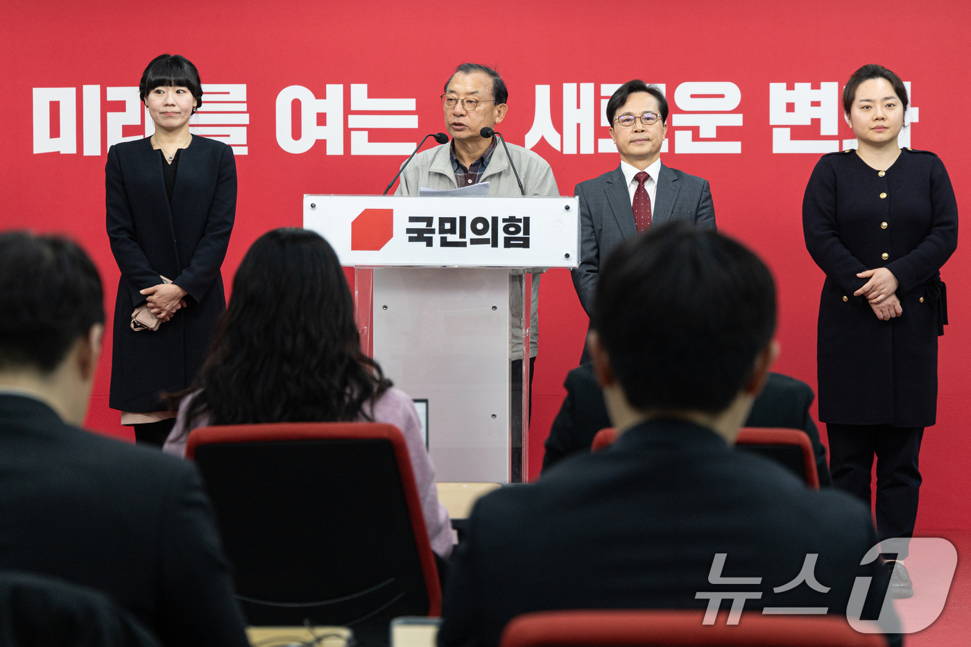 (서울=뉴스1) 이승배 기자 = 이정현 국민의힘 공천관리위원장이 12일 서울 여의도 중앙당사에서 경북도지사 경선 및 서울시장 후보 등록에 관해 브리핑하고 있다. 2026.3.12/ …