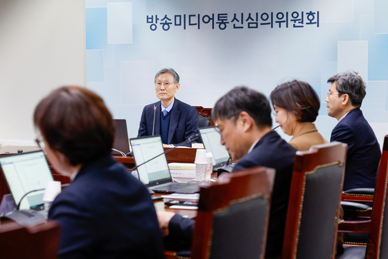 "민원사주 논란 1년만의 정상화"…방미심위, 진통 속 첫 회의(종합)