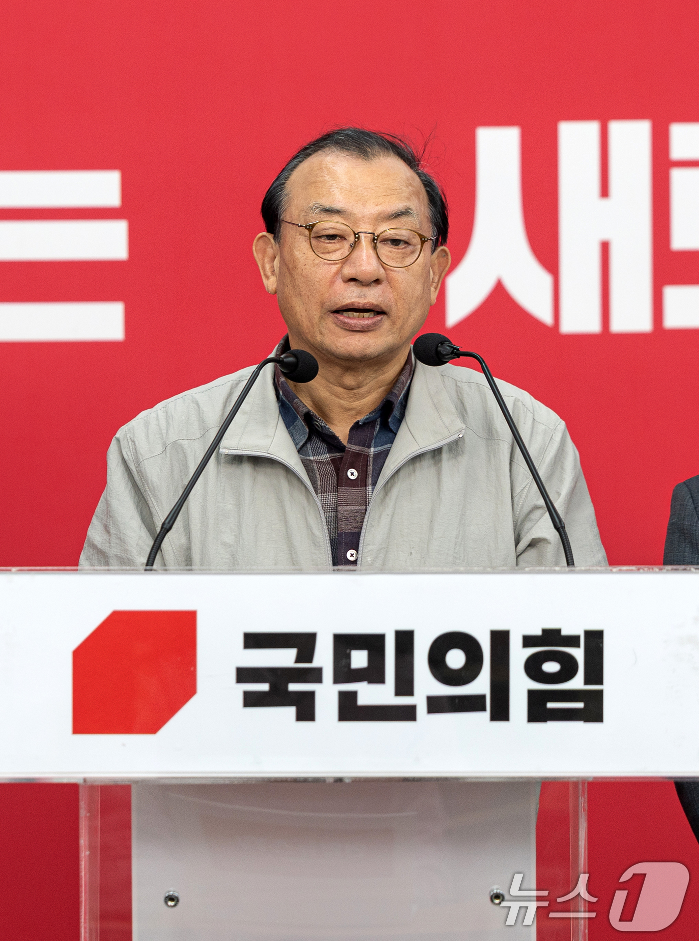 (서울=뉴스1) 이승배 기자 = 이정현 국민의힘 공천관리위원장이 12일 서울 여의도 중앙당사에서 경북도지사 경선 및 서울시장 후보 등록에 관해 브리핑하고 있다. 2026.3.12/ …