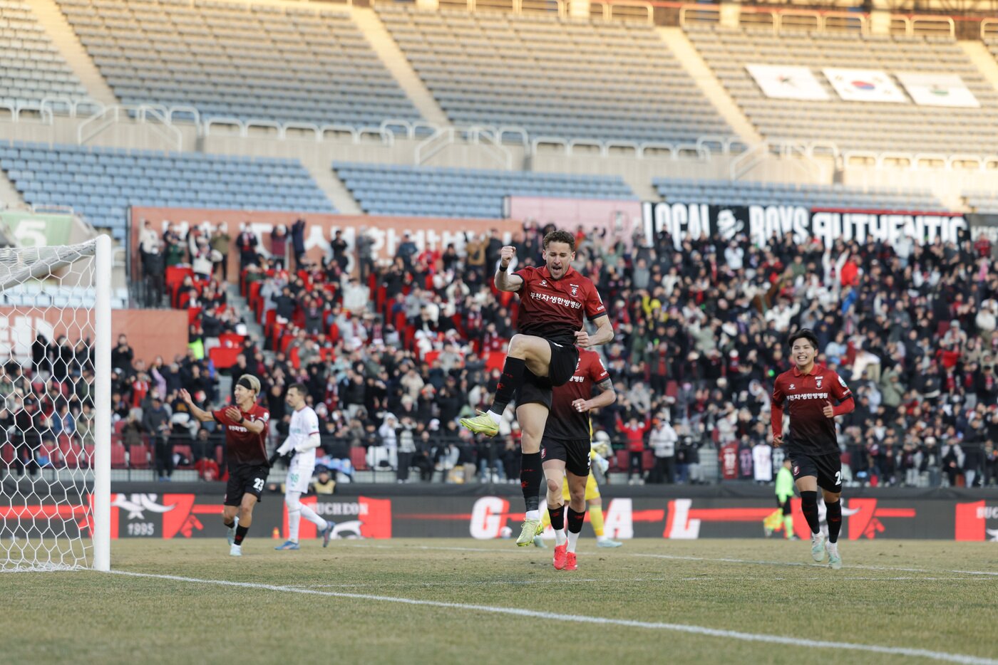 본문 이미지 - 부천 공격을 이끄는 갈레고 (한국프로축구연맹 제공)