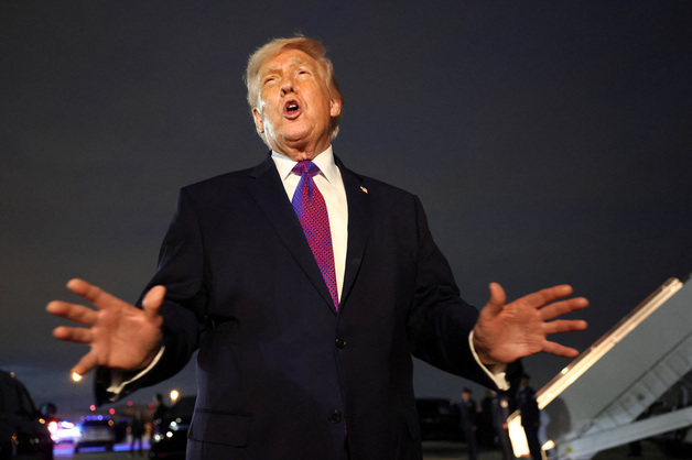 [포토] 기자들과 질의응답 중인 트럼프