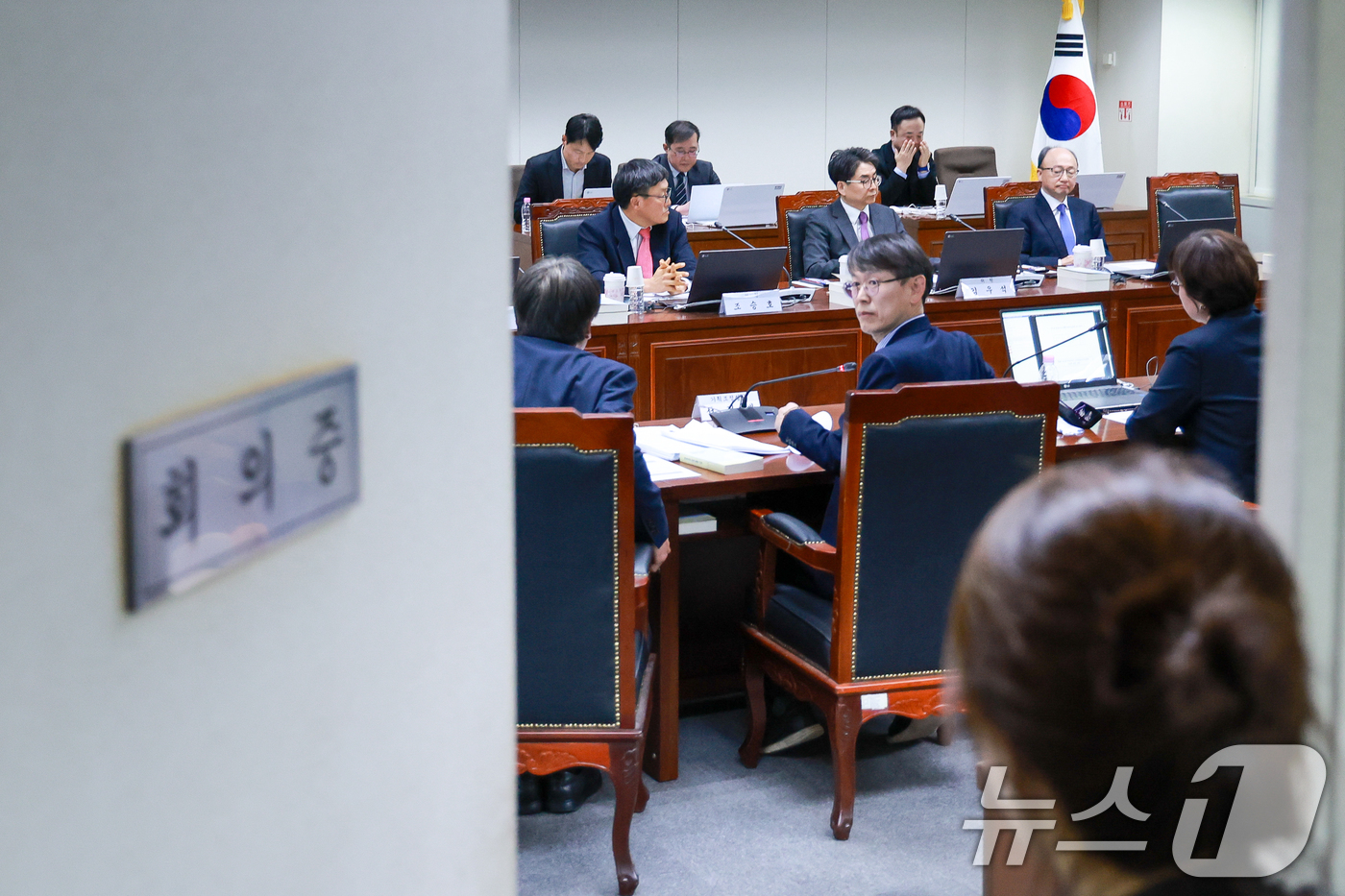 (서울=뉴스1) 안은나 기자 = 12일 오후 서울 양천구 방송미디어통신심의위원회에서 2026년 제1차 방미심위 정기 회의가 열리고 있다.방미심위가 9인 체제를 완성해 회의를 한 것 …