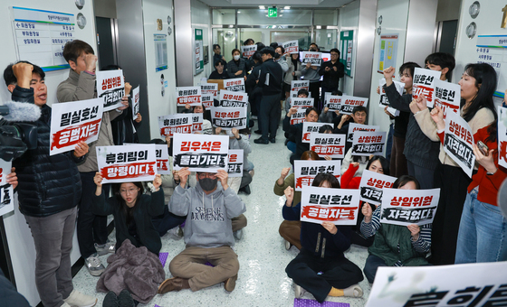 김우석 상임위원 사퇴 촉구하는 언론노조