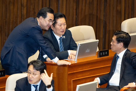 정청래 대표와 대화하는 박홍근 기획예산처 장관 후보자