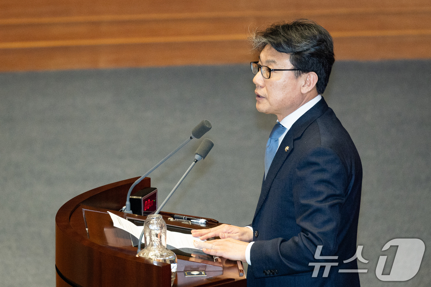 (서울=뉴스1) 유승관 기자 = 진성준 신임 국회 예산결산특별위원장이 12일 서울 여의도 국회에서 열린 제433회 국회(임시회) 제1차 본회의에서 당선인사를 하고 있다. 2026. …