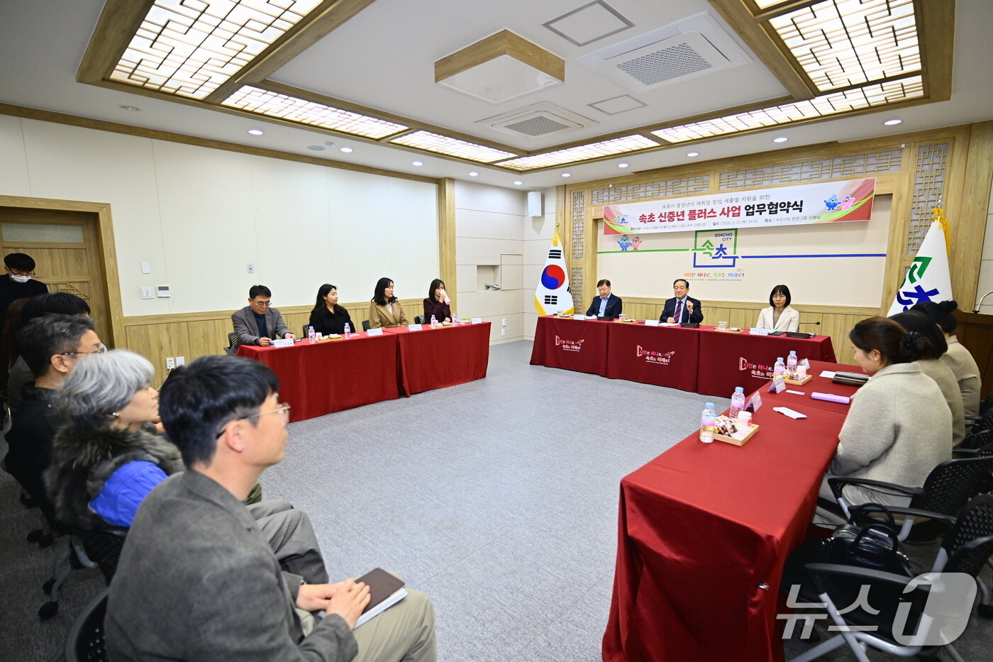 본문 이미지 - 속초시 신중년 플러스 사업 업무협약식.(속초시 제공. 재판매 및 DB금지)/뉴스1