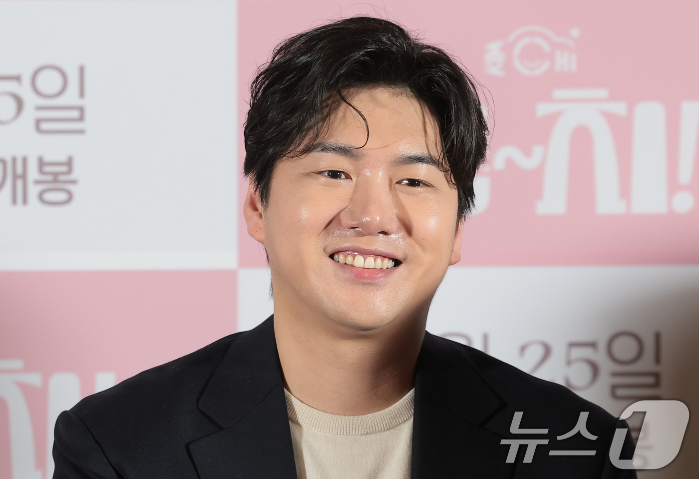 (서울=뉴스1) 권현진 기자 = 배우 이재준이 12일 오후 서울 용산구 CGV 용산아이파크몰에서 열린 영화 ‘김~치!’ 언론시사회에서 미소를 짓고 있다. ‘김~치!’는 인생의 초점 …