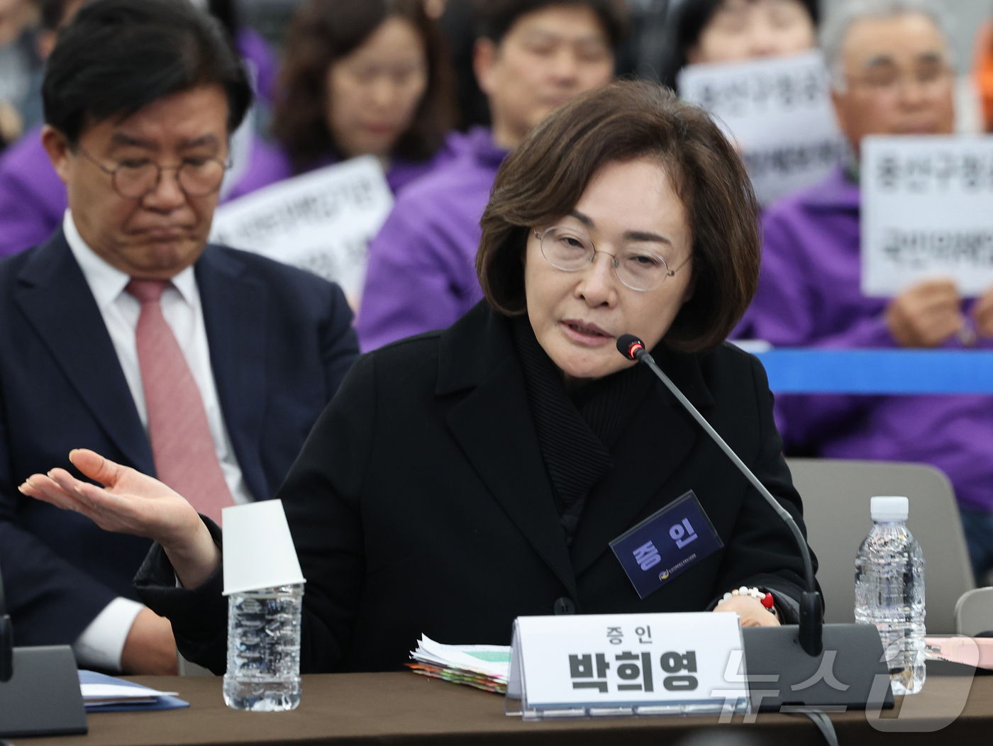 (서울=뉴스1) 최지환 기자 = 박희영 용산구청장이 12일 서울 중구 은행회관에서 열린 10·29 이태원참사 진상규명 청문회에 증인으로 출석해 질의에 답하고 있다. (공동취재) 2 …