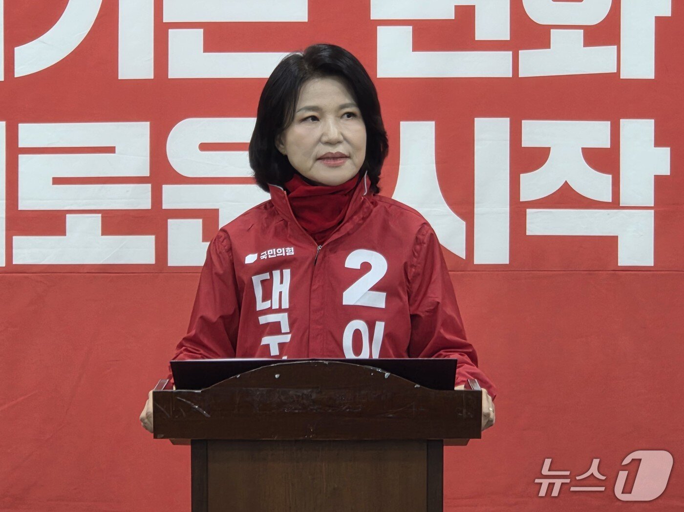 본문 이미지 - 이진숙 전 방송통신위원장이 12일 대구 수성구 국민의힘 대구시당에서 행정통합 통과를 촉구하는 성명을 발표하고 있다. (이진숙 전 위원장 측 제공. 재판매 및 DB 금지) 2026.3.12/뉴스1