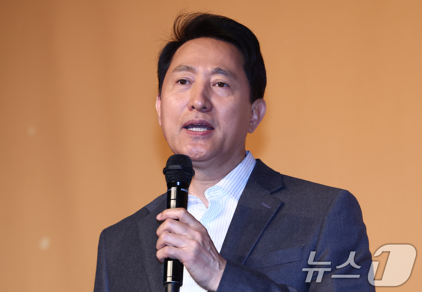 (서울=뉴스1) 김민지 기자 = 오세훈 서울시장이 12일 오후 서울 중구 더 플라자 호텔에서 열린 2026 하이서울기업지원 사업 설명회에서 특별 강연을 하고 있다. 2026.3.1 …