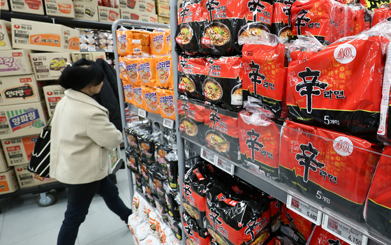 정부 물가 안정 기조에 라면 가격 인하