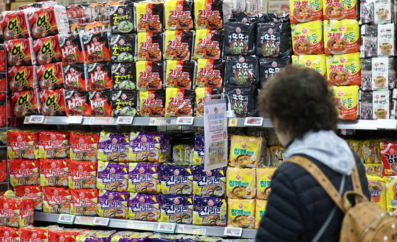 李대통령 "독과점 남용 가격인상 더이상 안돼…물가부담 줄일 것"