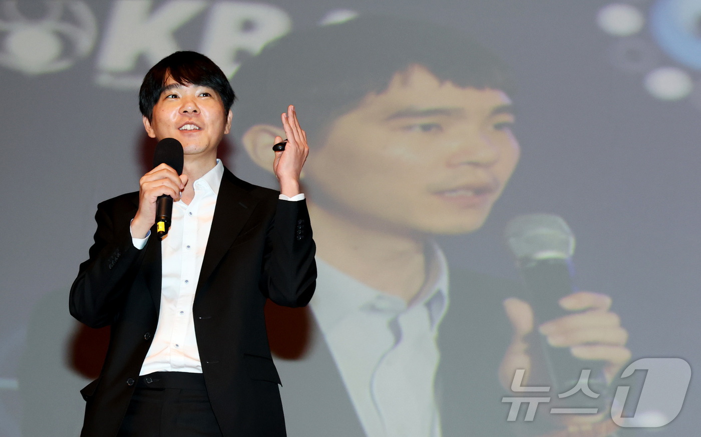 (대전=뉴스1) 김기남 기자 = 지식재산처 초대 홍보대사로 위촉된 이세돌 (울산과학기술원(UNIST) 특임교수가 12일 오후 대전시 정부대전청사에서 지식재산처 공무원들에게 특강을 …