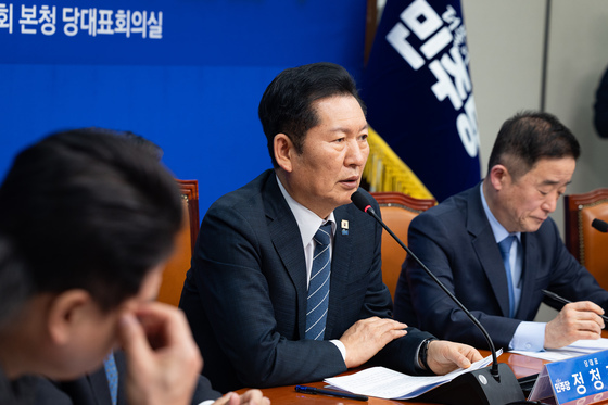 발언하는 정청래 대표