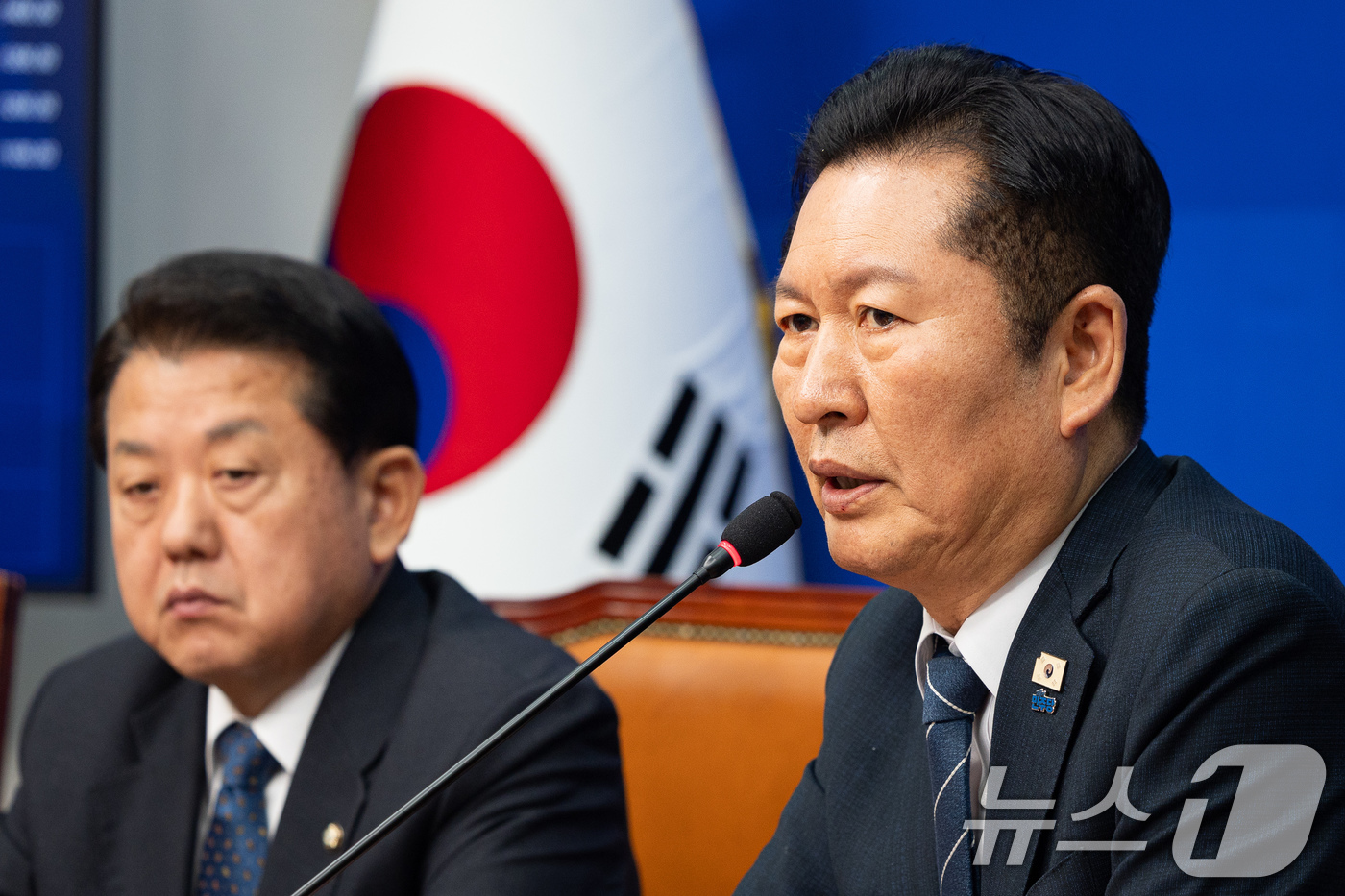 (서울=뉴스1) 유승관 기자 = 정청래 더불어민주당 대표가 12일 서울 여의도 국회에서 열린 2차종합특검대응특별위원회 출범식 및 1차 회의에서 모두 발언을 하고 있다. 2026.3 …