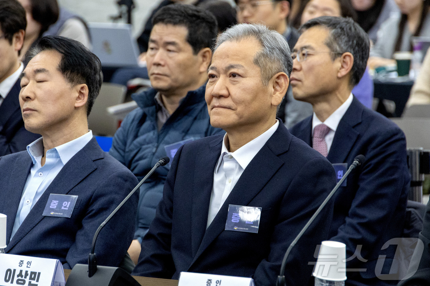 (서울=뉴스1) 최지환 기자 = 이상민 전 행정안전부 장관이 12일 오후 서울 중구 은행회관에서 열린 10·29 이태원참사 진상규명 청문회에 출석해 자리에 앉아 있다. (공동취재) …