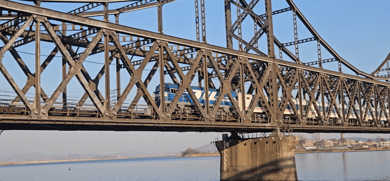 북중 여객열차 6년만에 양방향 운행 재개…트럼프 방중 앞 밀착(종합)