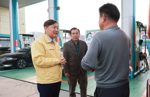 주유소 찾은 김관영 전북지사 "도민들이 힘겹게 버티고 있다"
