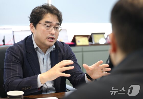 본문 이미지 - 이창재 대웅제약 대표가 디지털 헬스케어 플랫폼 '웰체크'에 대해 소개하고 있다. 2026. 3. 23/뉴스1 오대일 기자