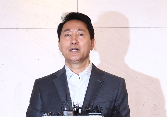 국힘 후보 등록 관련 백브리핑 하는 오세훈 시장