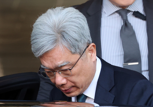 퇴근하는 김상환 헌재소장