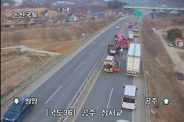 공주서 1톤 트럭이 공사 안내 차량 들이받아…1명 사망