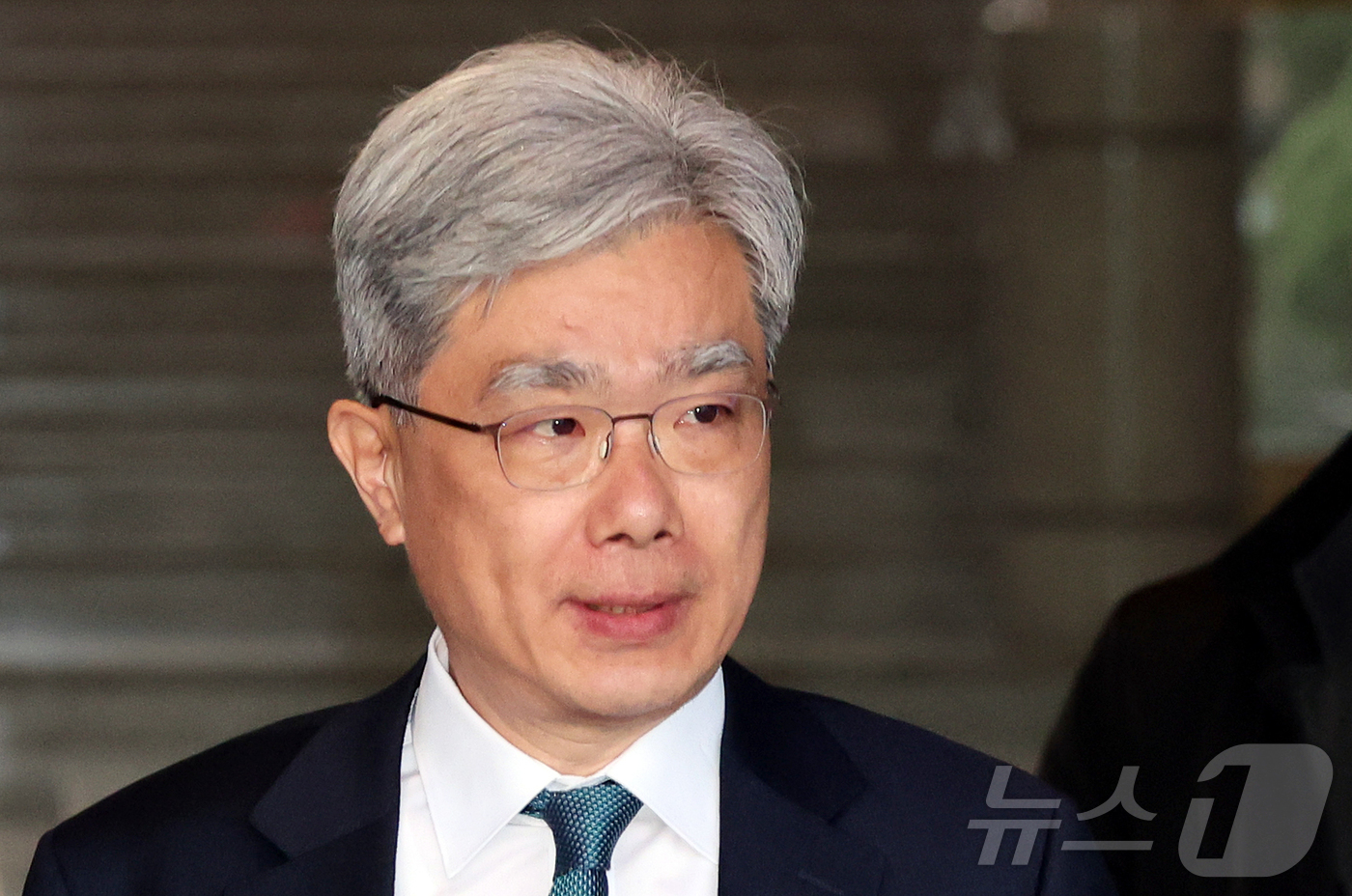 (서울=뉴스1) 김진환 기자 = 김상환 헌법재판소장이 12일 오후 서울 종로구 헌법재판소에서 퇴근하고 있다. 2026.3.12/뉴스1