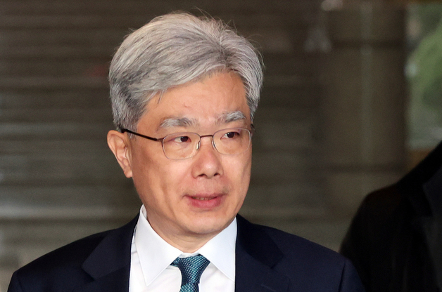 퇴근하는 김상환 헌재소장