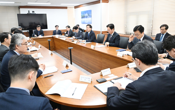 '중동發 원료 수급 비상' 中企 "2~3개월 고비…공장 멈출 수도"