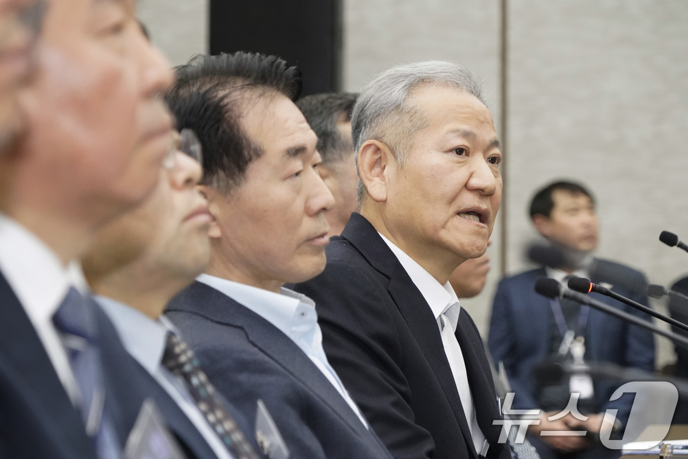 (서울=뉴스1) 최지환 기자 = 이상민 전 행정안전부 장관이 12일 서울 중구 은행회관에서 열린 10·29 이태원참사 진상규명 청문회에서 질의에 답하고 있다. (공동취재) 2026 …