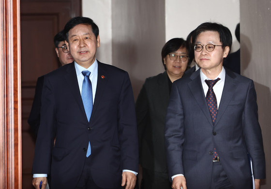 "석유 최고가격제 13일 0시 시행"