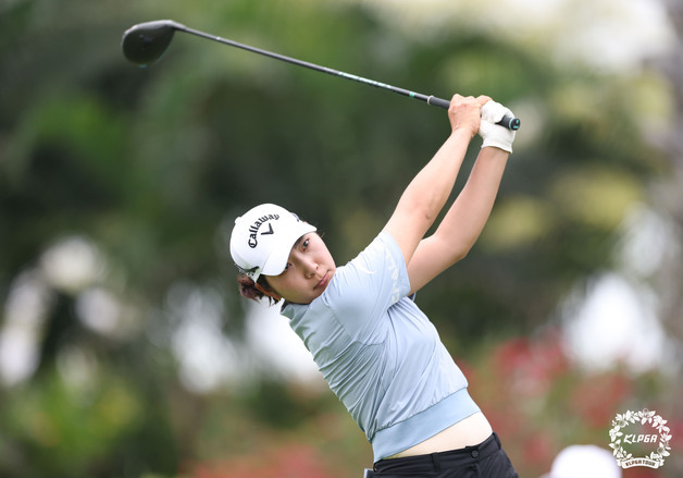 '스크린골프 강자' 박단유, KLPGA 개막전 첫날 단독 선두