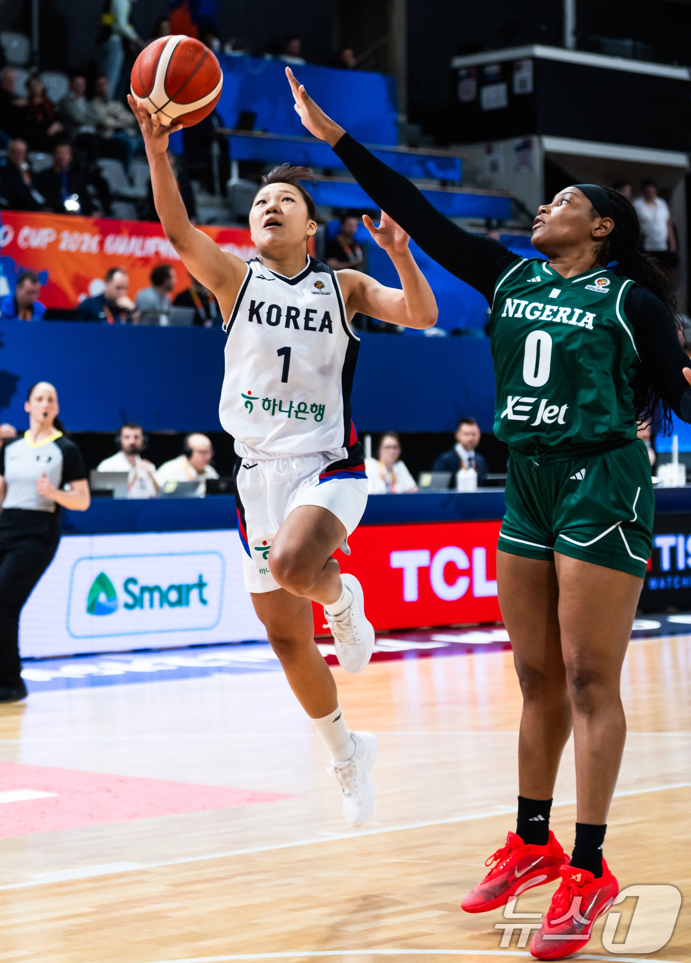 (서울=뉴스1) = 여자농구대표팀 박지현이 12일(한국시간) 프랑스 빌뢰르반의 아스트로발에서 열린 2026 FIBA 여자 농구 월드컵 최종예선 A조 2차전 나이지리아와의 경기에서 …