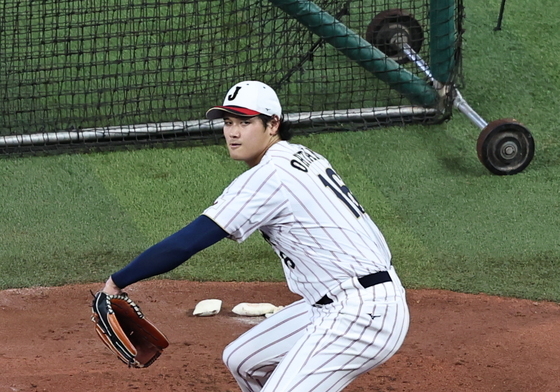 배팅볼 던지는 오타니