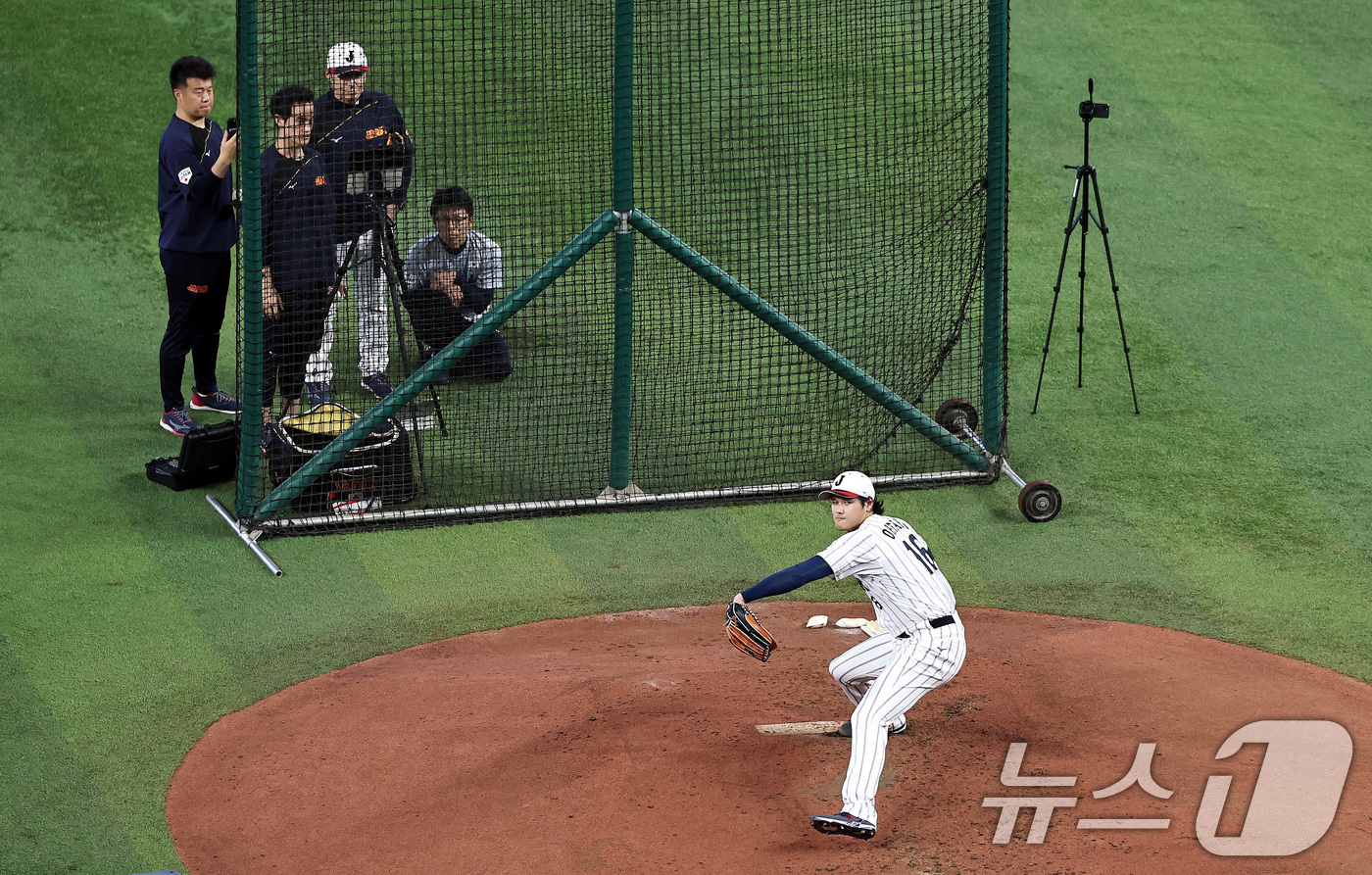 (마이애미=뉴스1) 구윤성 기자 = 일본 오타니 쇼헤이가 12일 오전(현지시간) 미국 플로리다주 마이애미 론디포파크에서 열린 2026월드베이스볼클래식 일본 공식훈련에서 라이브피칭을 …