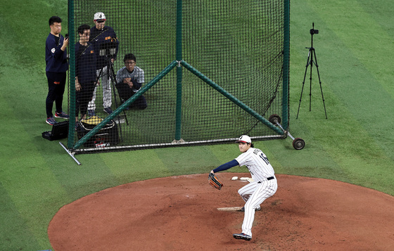 라이브피칭하는 오타니