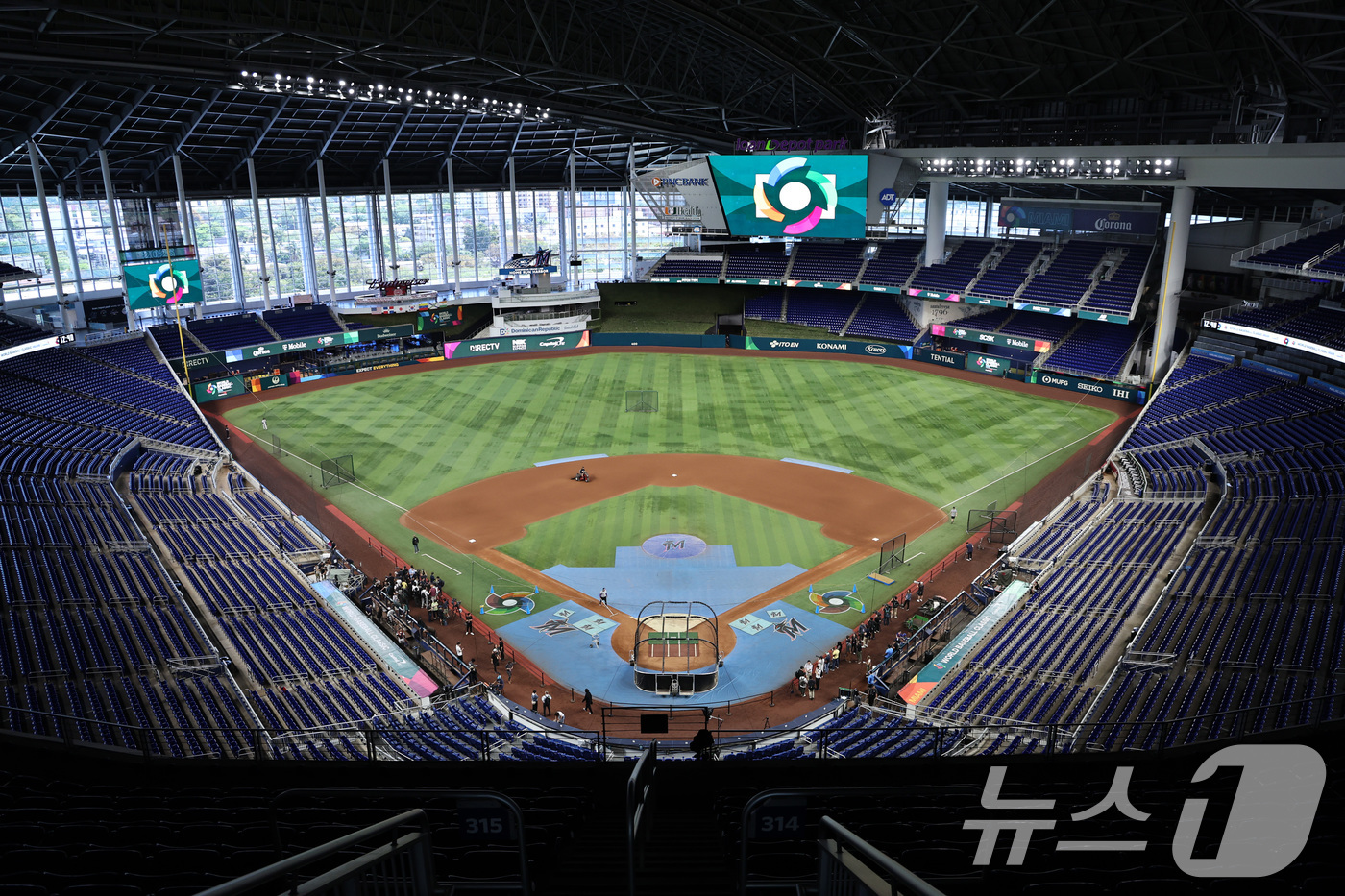 (마이애미=뉴스1) 구윤성 기자 = 12일(현지시간) 미국 플로리다주 마이애미 론디포파크 경기장. 류지현 감독이 이끄는 대한민국 대표팀은 오는 13일 7시 30분(한국시간) 이곳에 …