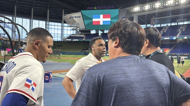 '만남의 광장' 된 론디포 파크…류현진, '다저스 동료' 마차도와 재회[WBC]