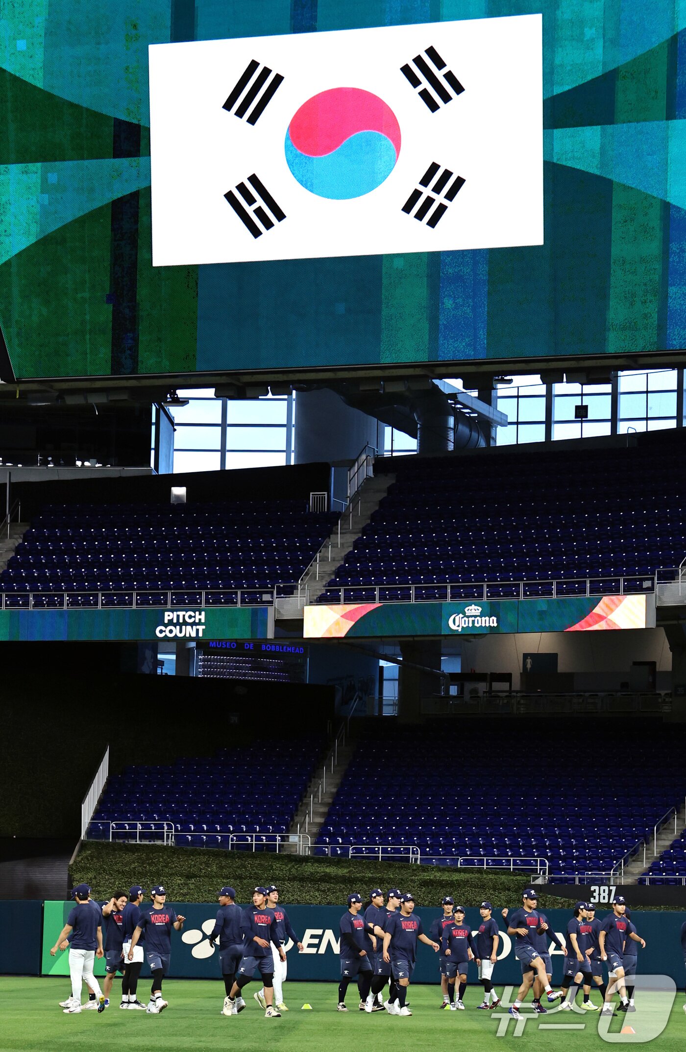 본문 이미지 - 12일 오후(현지시간) 미국 플로리다주 마이애미 론디포파크에서 2026 월드베이스볼클래식(WBC) 대한민국 대표팀 선수들이 공식훈련을 하고 있다. 2026.3.13 ⓒ 뉴스1 구윤성 기자