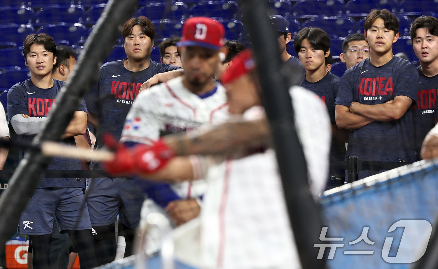 (마이애미=뉴스1) 구윤성 기자 = 류현진, 이정후 등 대한민국 야구 대표팀 선수들이 12일 오후(현지시간) 미국 플로리다주 마이애미 론디포파크에서 2026 월드베이스볼클래식(WB …