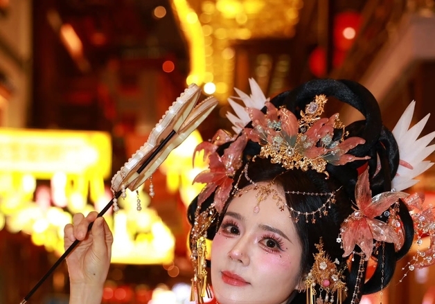 한가인, 中 왕홍 메이크업 끝판왕…감탄 나오는 비주얼 [N샷]