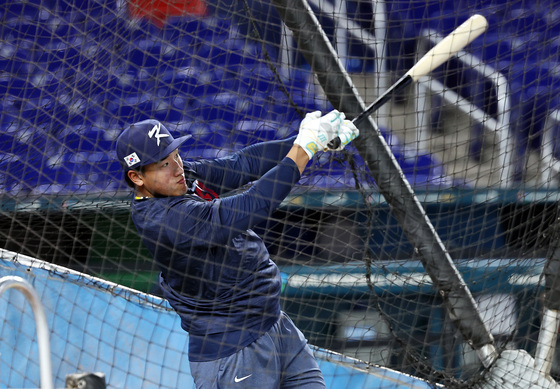 타격훈련하는 안현민