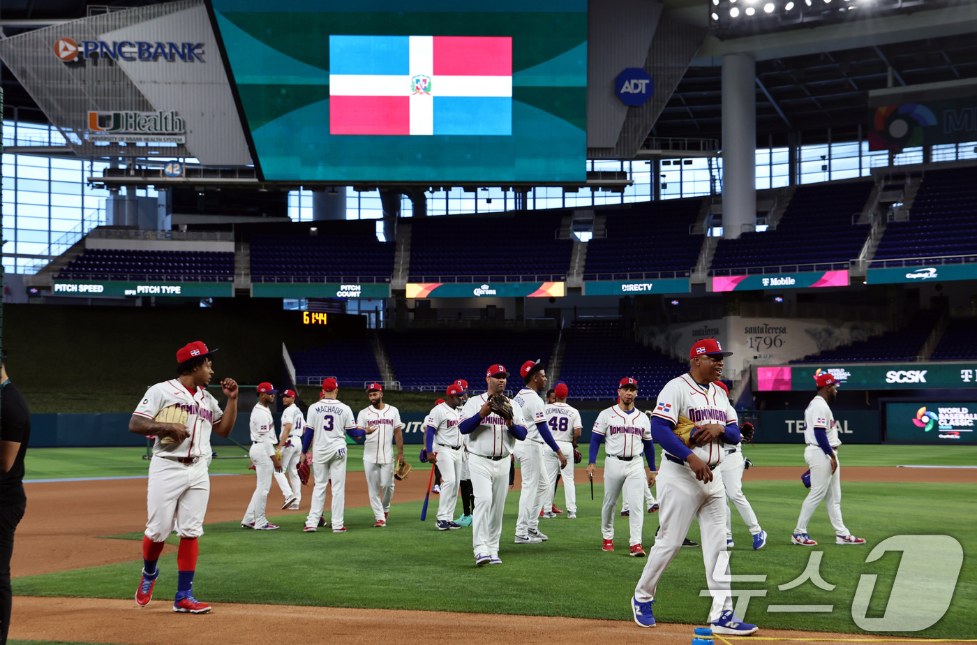 (마이애미=뉴스1) 구윤성 기자 = 12일 오후(현지시간) 미국 플로리다주 마이애미 론디포파크에서 도미니카공화국 선수들이 2026 월드베이스볼클래식(WBC) 8강전을 하루 앞두고 …
