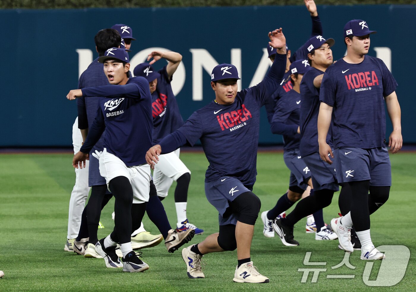 본문 이미지 - 이정후, 안현민, 류현진 등 대한민국 야구 대표팀 선수들이 12일 오후(현지시간) 미국 플로리다주 마이애미 론디포파크에서 2026 월드베이스볼클래식(WBC) 도미니카공화국과의 8강전을 하루 앞두고 공식훈련을 하고 있다. 2026.3.13 ⓒ 뉴스1 구윤성 기자