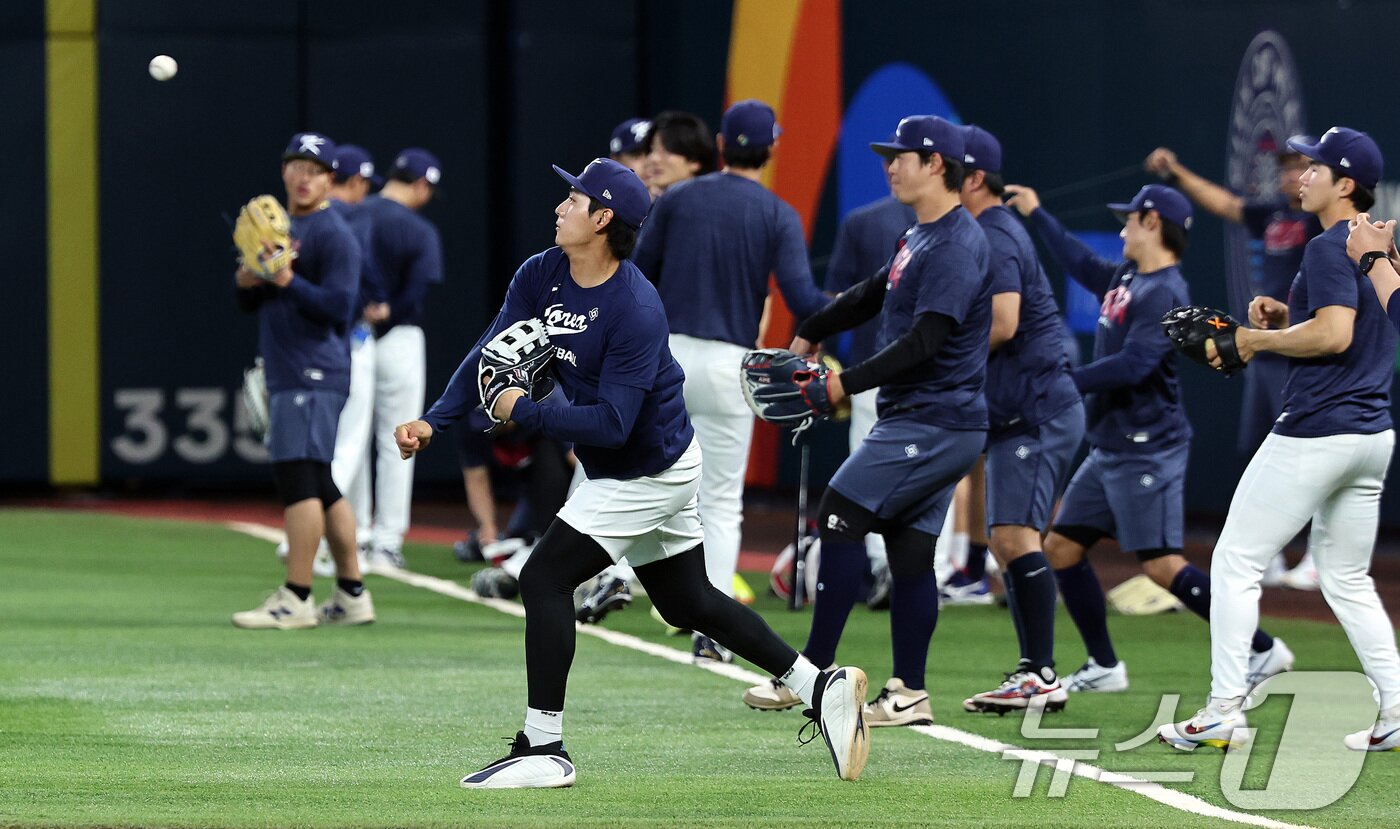 본문 이미지 - 대한민국 야구 대표팀 주장인 이정후가 12일 오후(현지시간) 미국 플로리다주 마이애미 론디포파크에서 2026 월드베이스볼클래식(WBC) 도미니카공화국과의 8강전을 하루 앞두고 공식훈련을 하고 있다. 2026.3.13 ⓒ 뉴스1 구윤성 기자